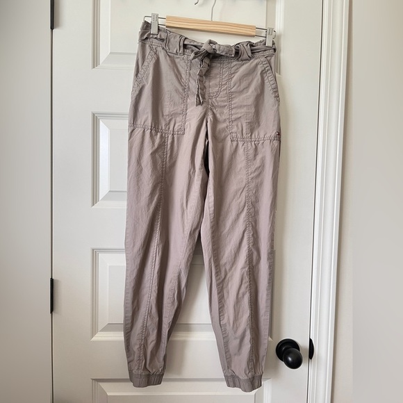 Tommy Hilfiger Khaki Tan Cargo Pants Relaxed Fit - Picture 2 of 5